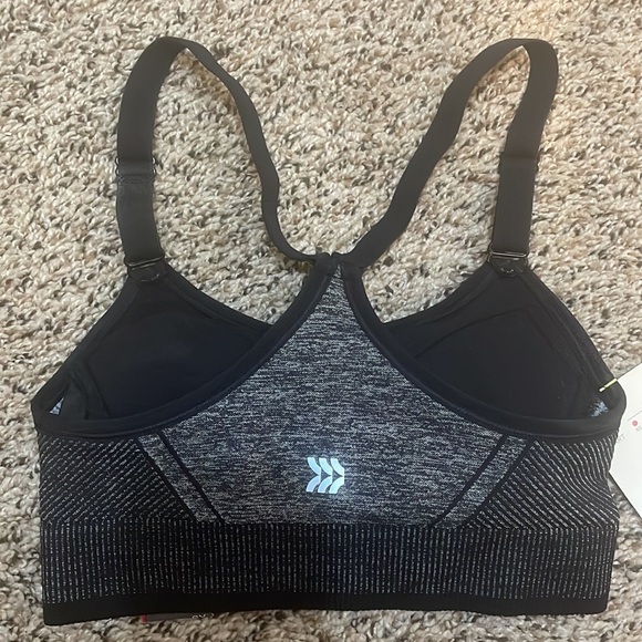 NWT all in motion Women's XS Gray Sports Bra - Picture 3 of 4